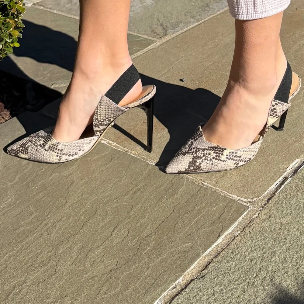 Diane Von Furstenberg Blaire Heels python print gray 8M